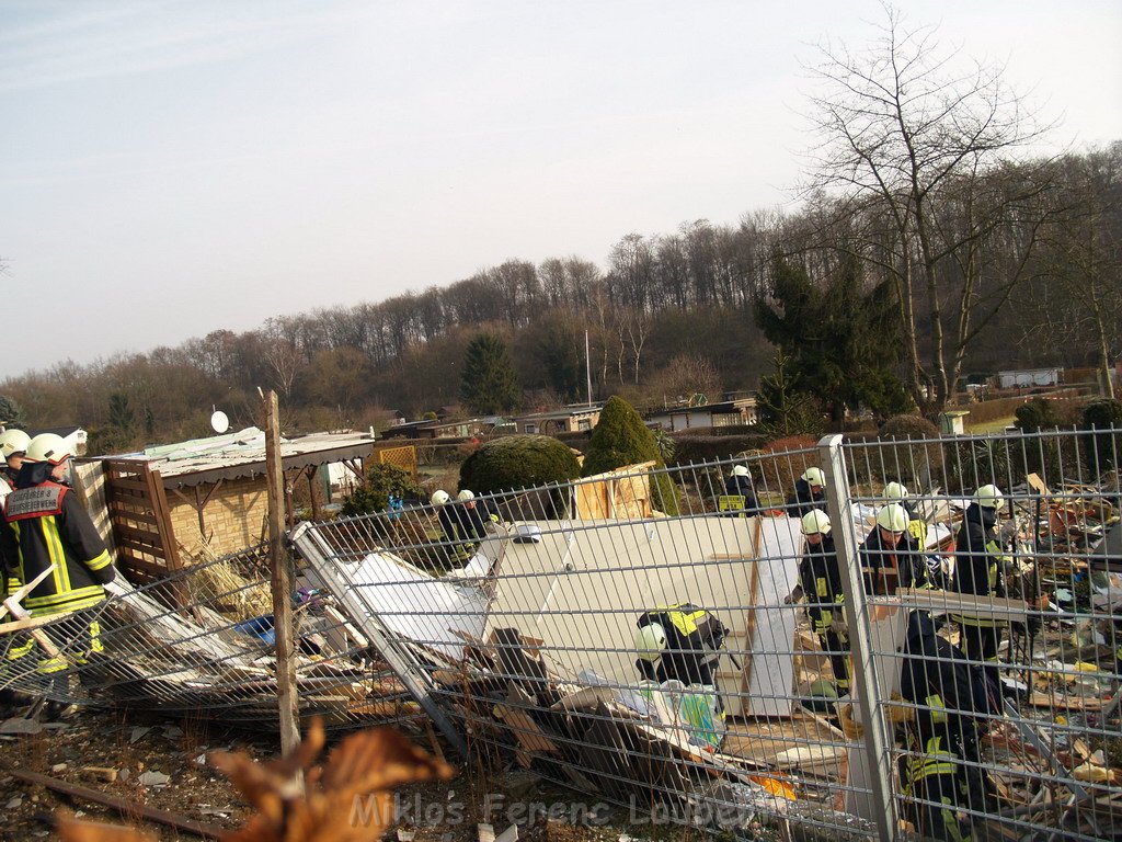 Gartenhaus in Koeln Vingst Nobelstr explodiert   P027.JPG